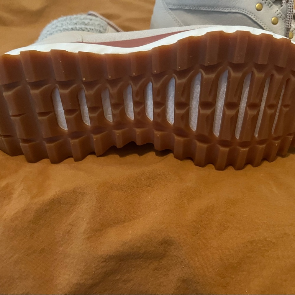 Cole Haan size 5.5 boots - Picture 2 of 4